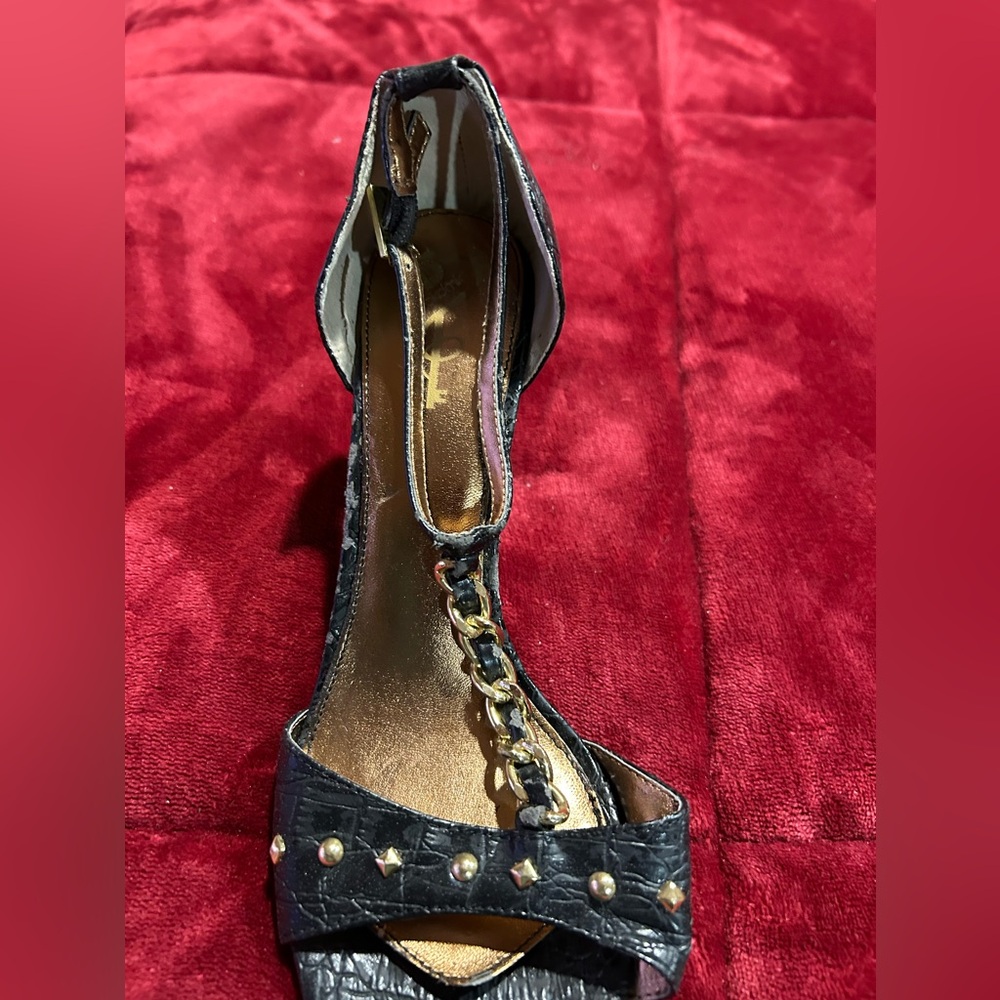 Akademiks black chain shoes. Size 9. Never worn.